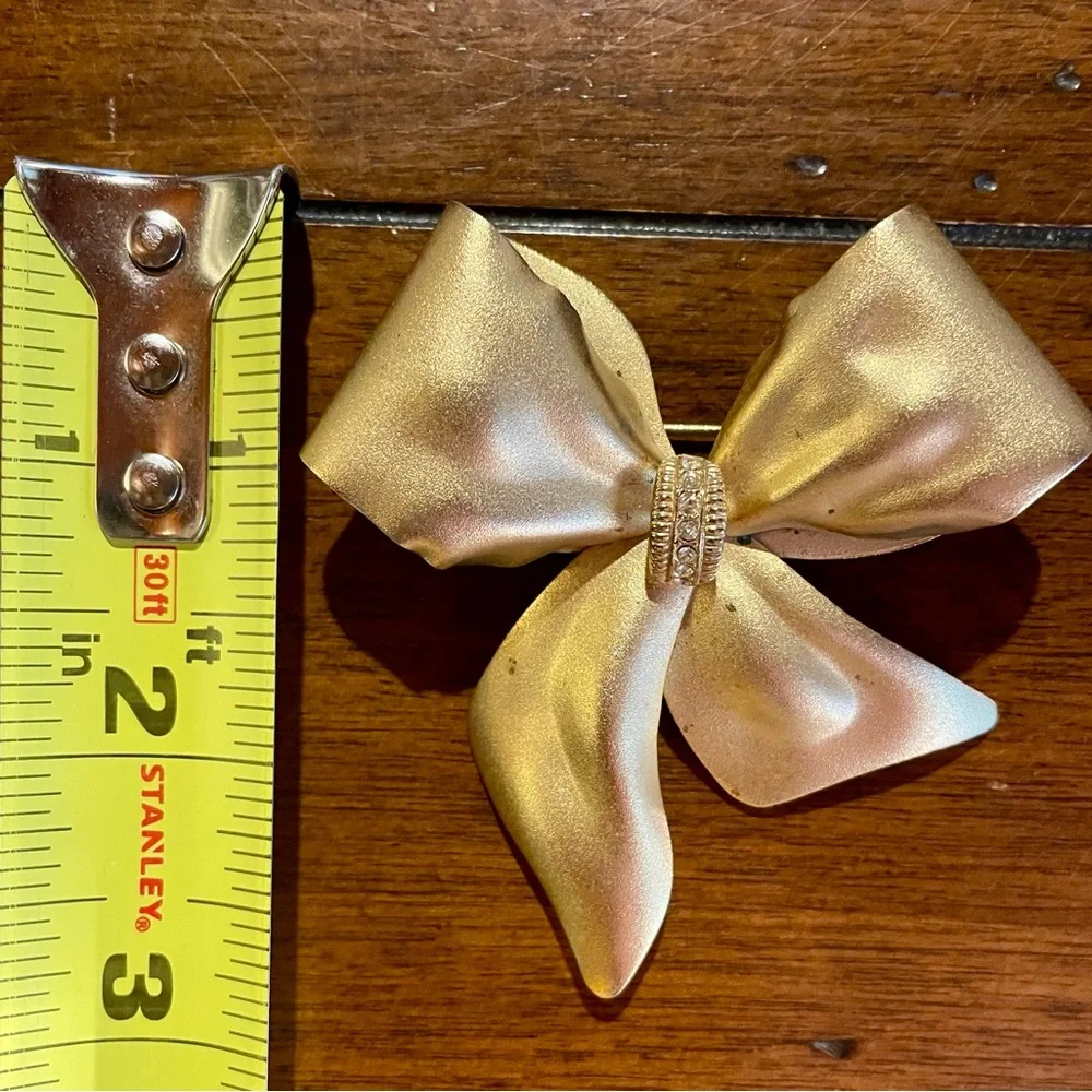 Vintage Gold-tone Bow Brooch with Crystal Accents - Picture 2 of 11
